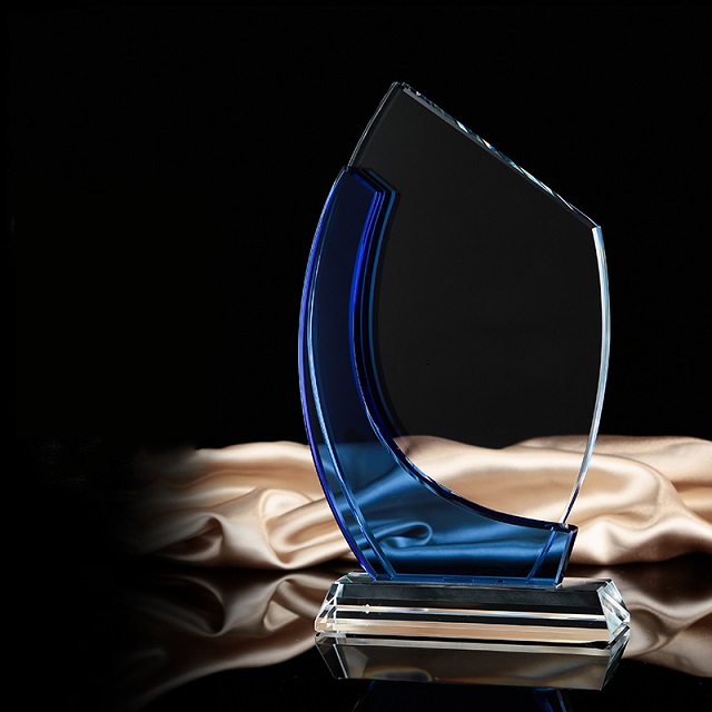Displayed Image Crystal Trophy A19-170